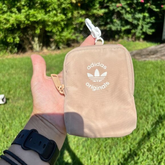 Adidas Originals Puffer Light Pink Logo Clip On Zip Pouch - Picture 1 of 5